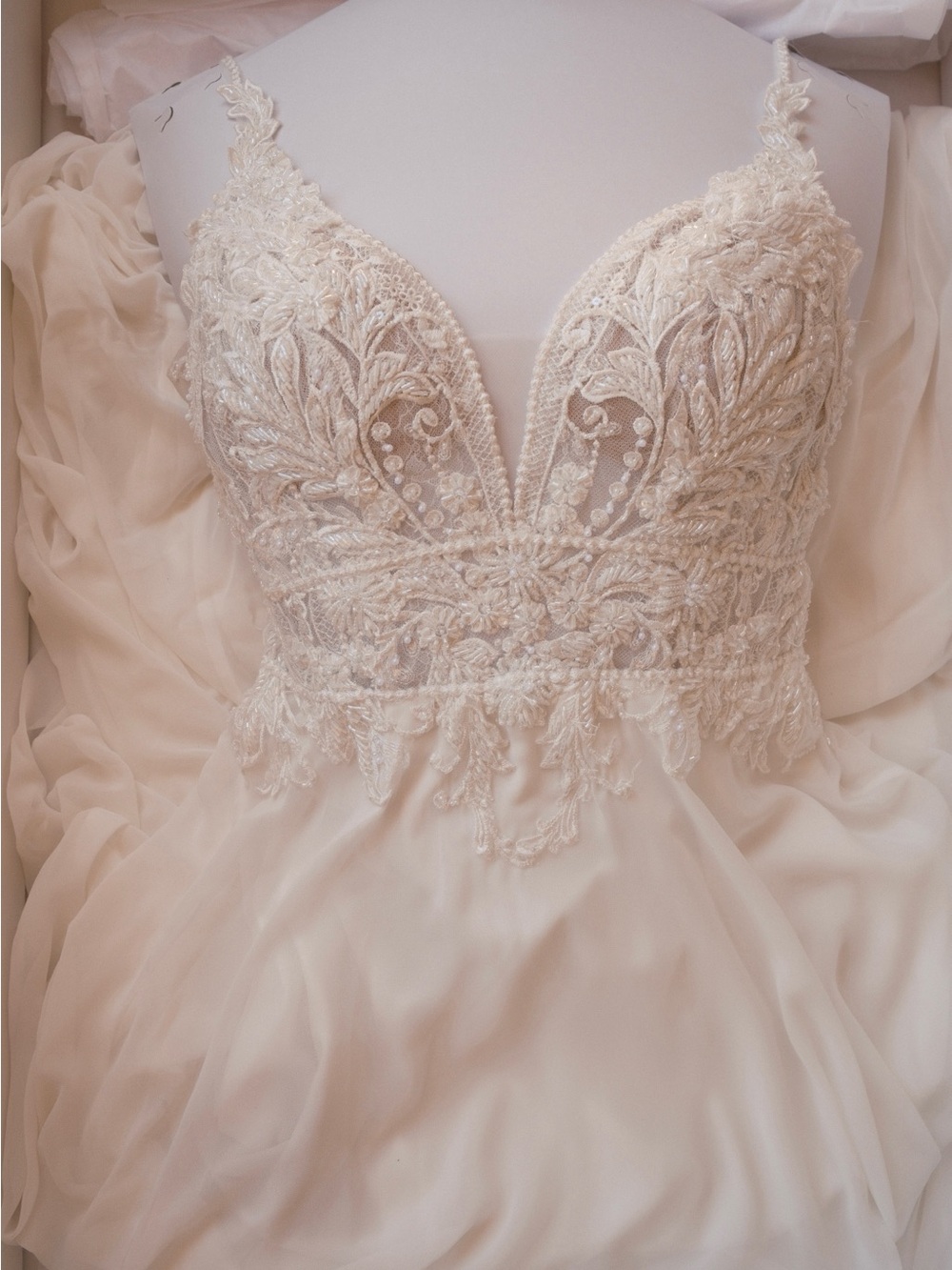 Maggie Sottero Ivory Lace Appliqué Wedding Dress